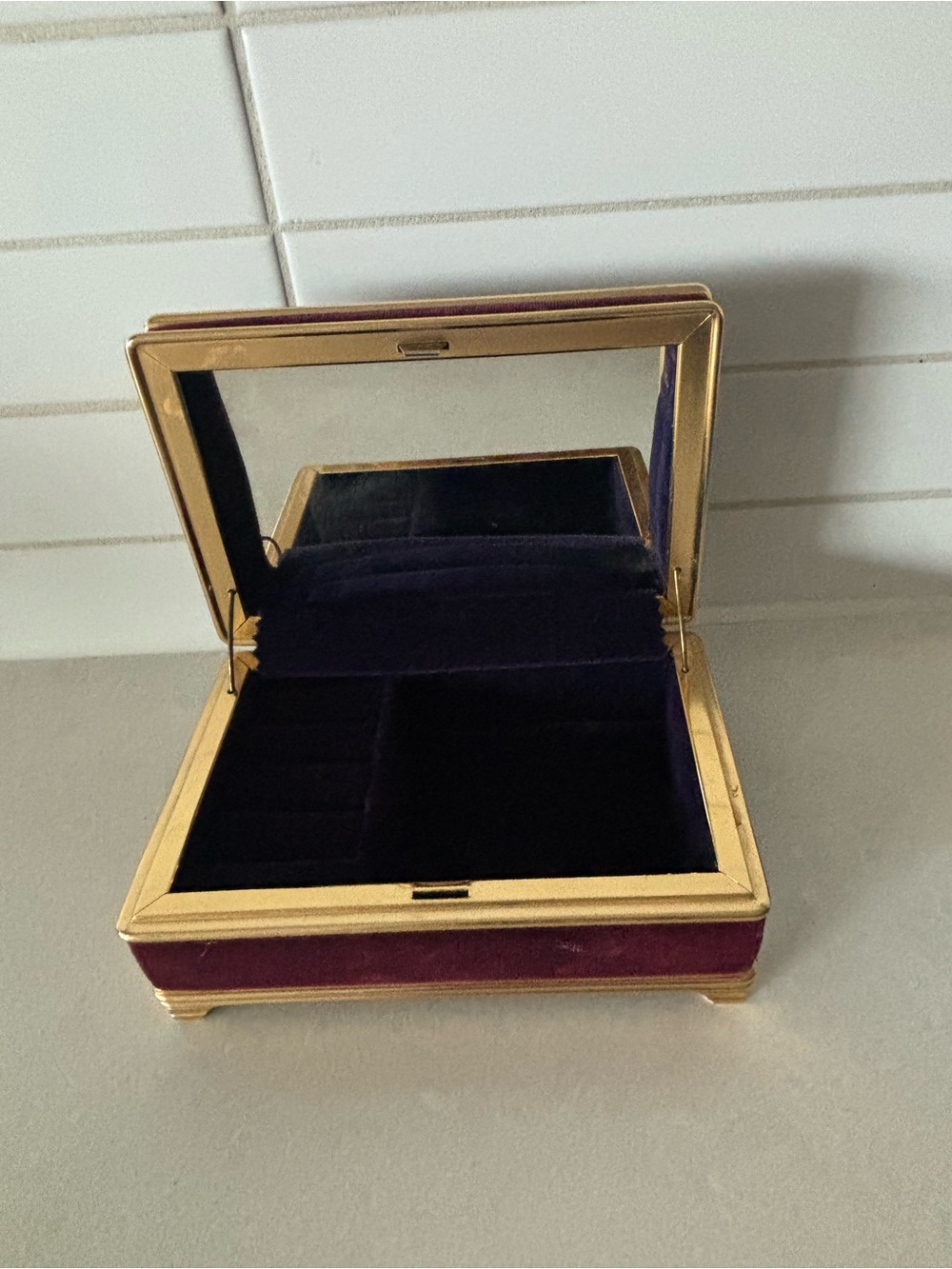 🔮Vintage🔮19070s Gold Tone & Burgundy Velvet Jewelry Box with Mirror